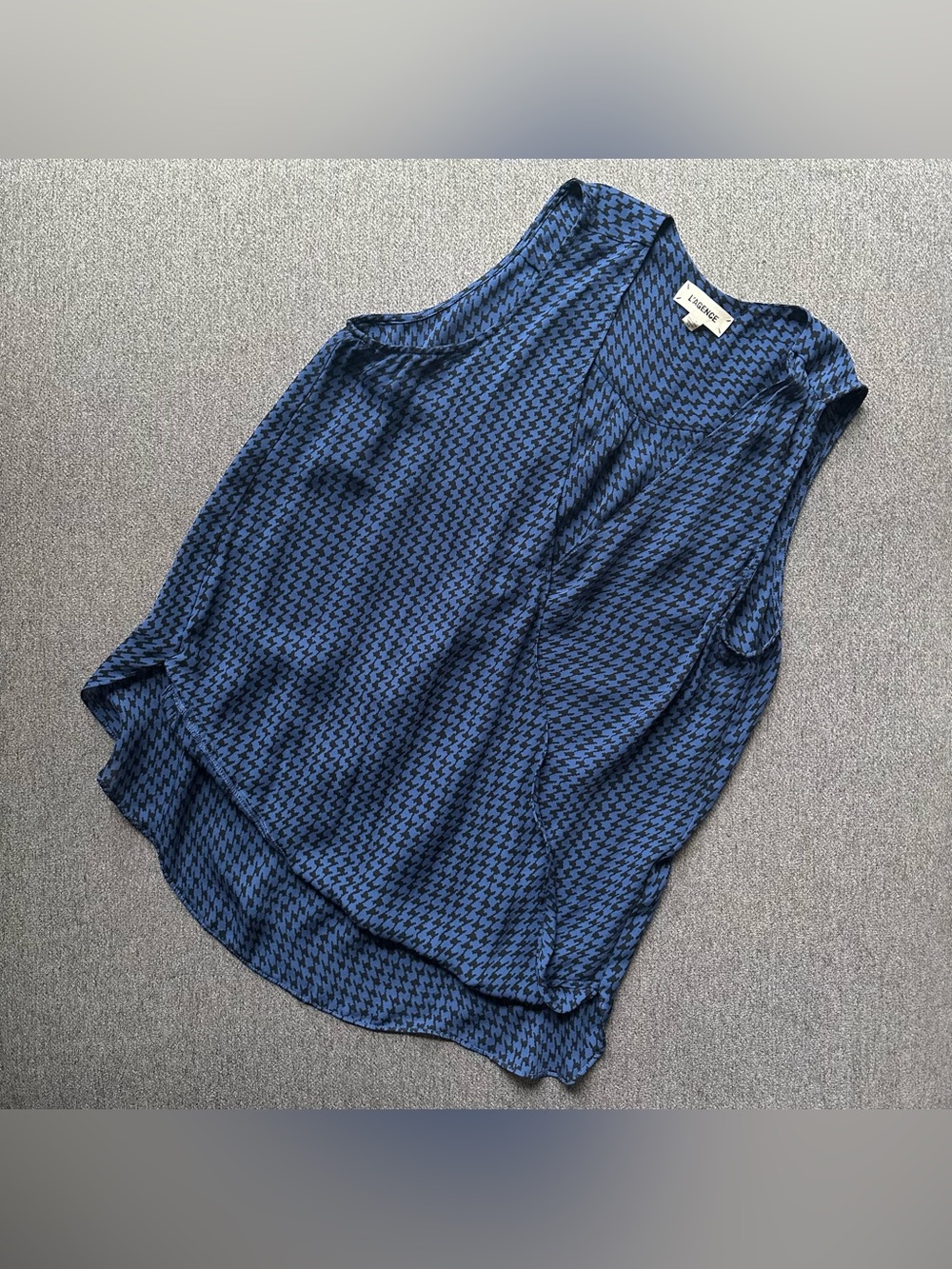 L’AGENCE Sleeveless Silk Wrap Tank Top Medium